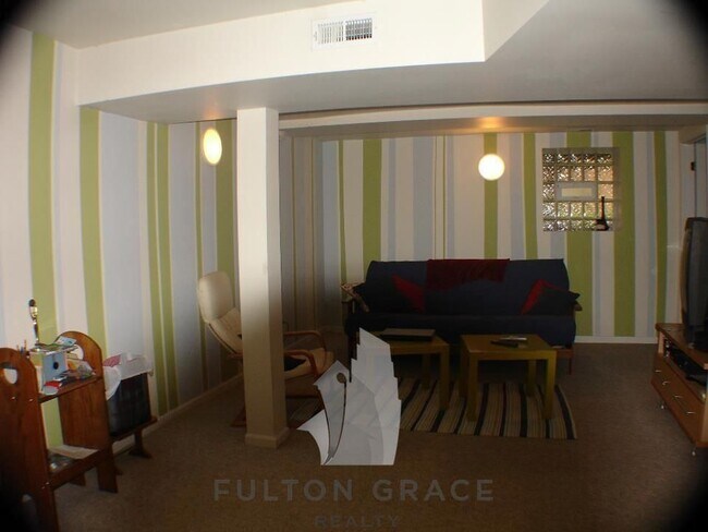 Foto del edificio - 1260 N Greenview Ave