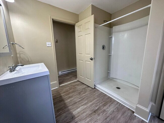 Building Photo - 331 Rose St