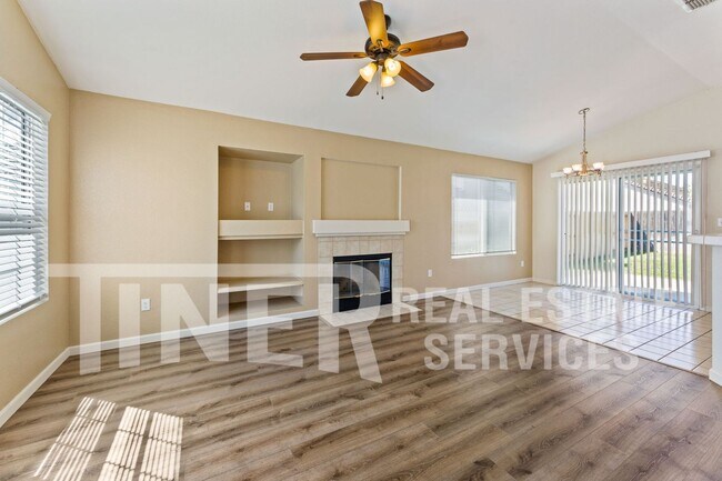 Foto del edificio - 8560 Harvest House Way