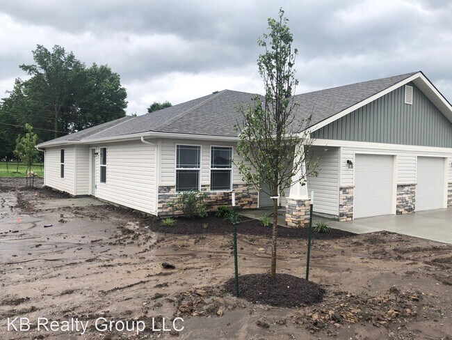 Building Photo - 3 br, 2 bath House - 102 SW Little Garden ...