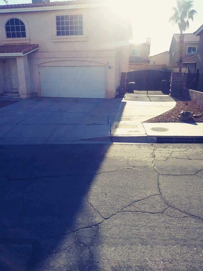 Building Photo - 5 br, 2.5 bath House - 933 Sedona Road