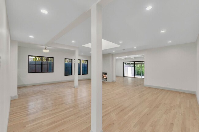 Foto del edificio - 4316 Bellaire Ave