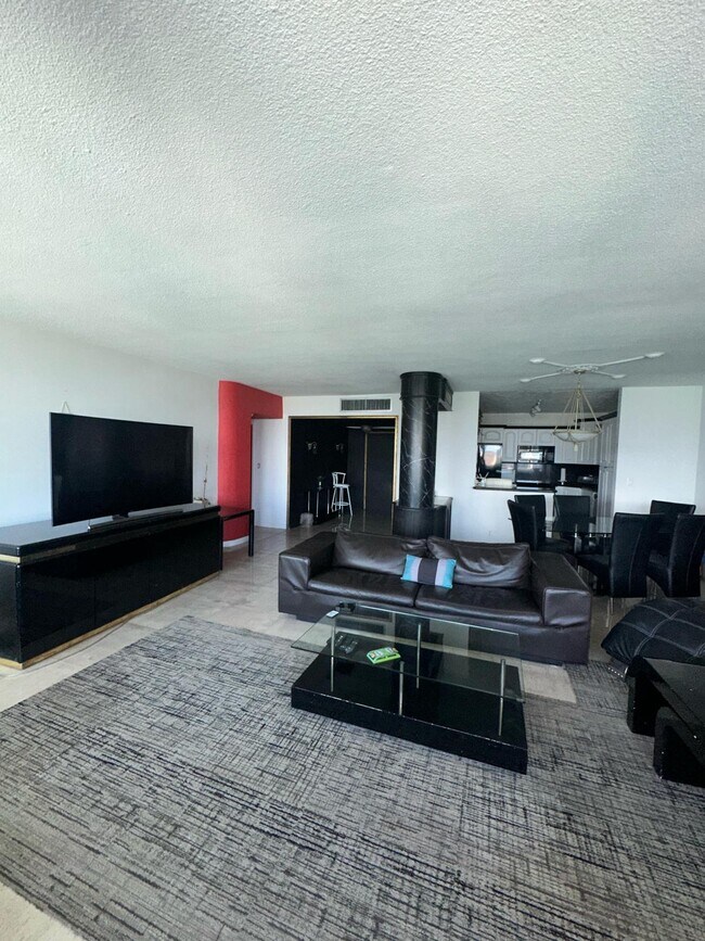 Living room - 900 Bay Dr