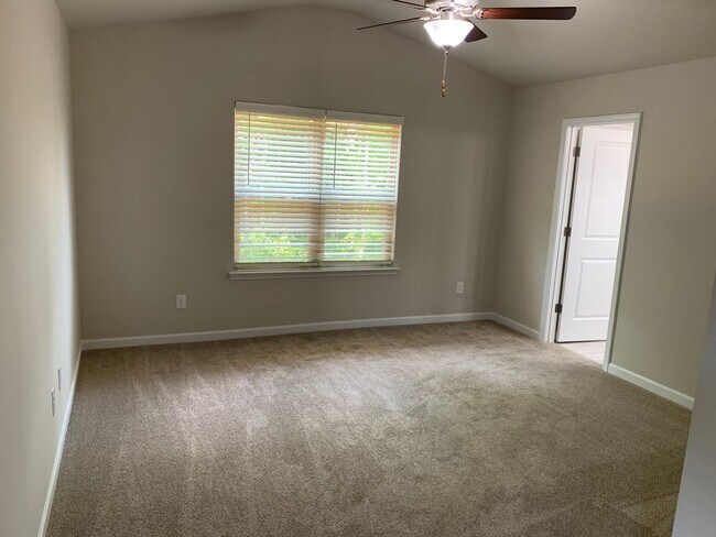 Foto del edificio - 7327 Neal Rd