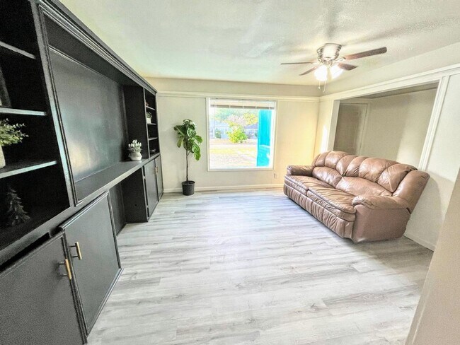 Foto del edificio - PRE-LEASING FOR FALL: Check out this Renov...