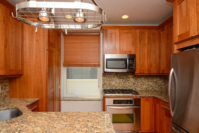 Foto del edificio - 3614 N Bosworth Ave