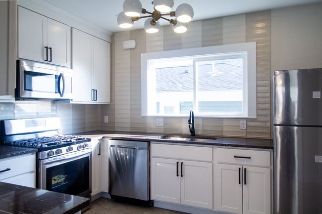Kitchen - 218 Commonwealth Ave