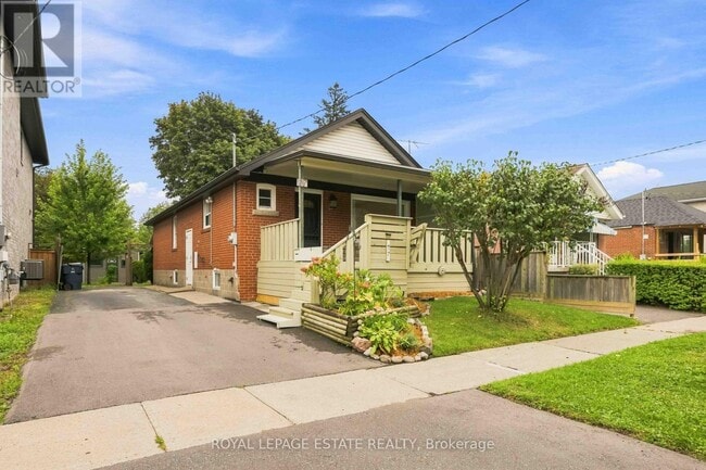 Building Photo - 17 Arden Crescent