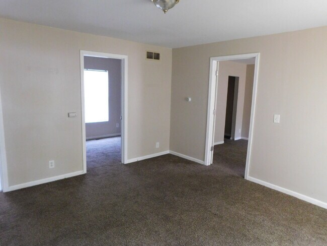 Foto del edificio - Private Entry Lower Unit of Duplex near Water