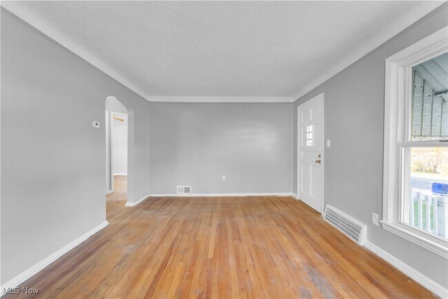 Foto del edificio - 12605 Hirst Ave