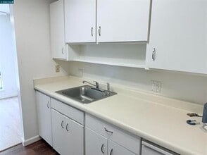 Building Photo - 480 N Civic Dr