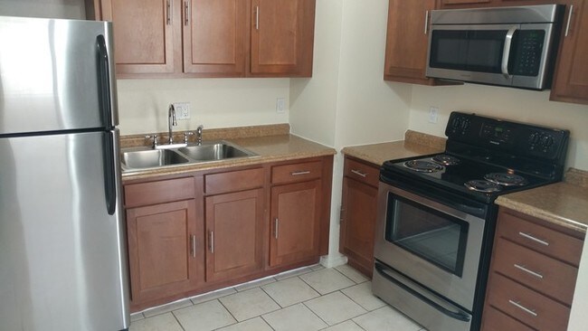 Building Photo - Cozy 2 Bedroom, 1 Bathroom! Available Now!