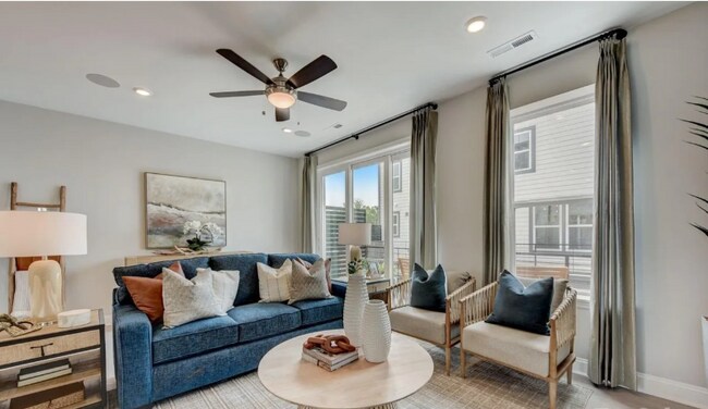 Foto del edificio - 9466 Senator Royall Dr