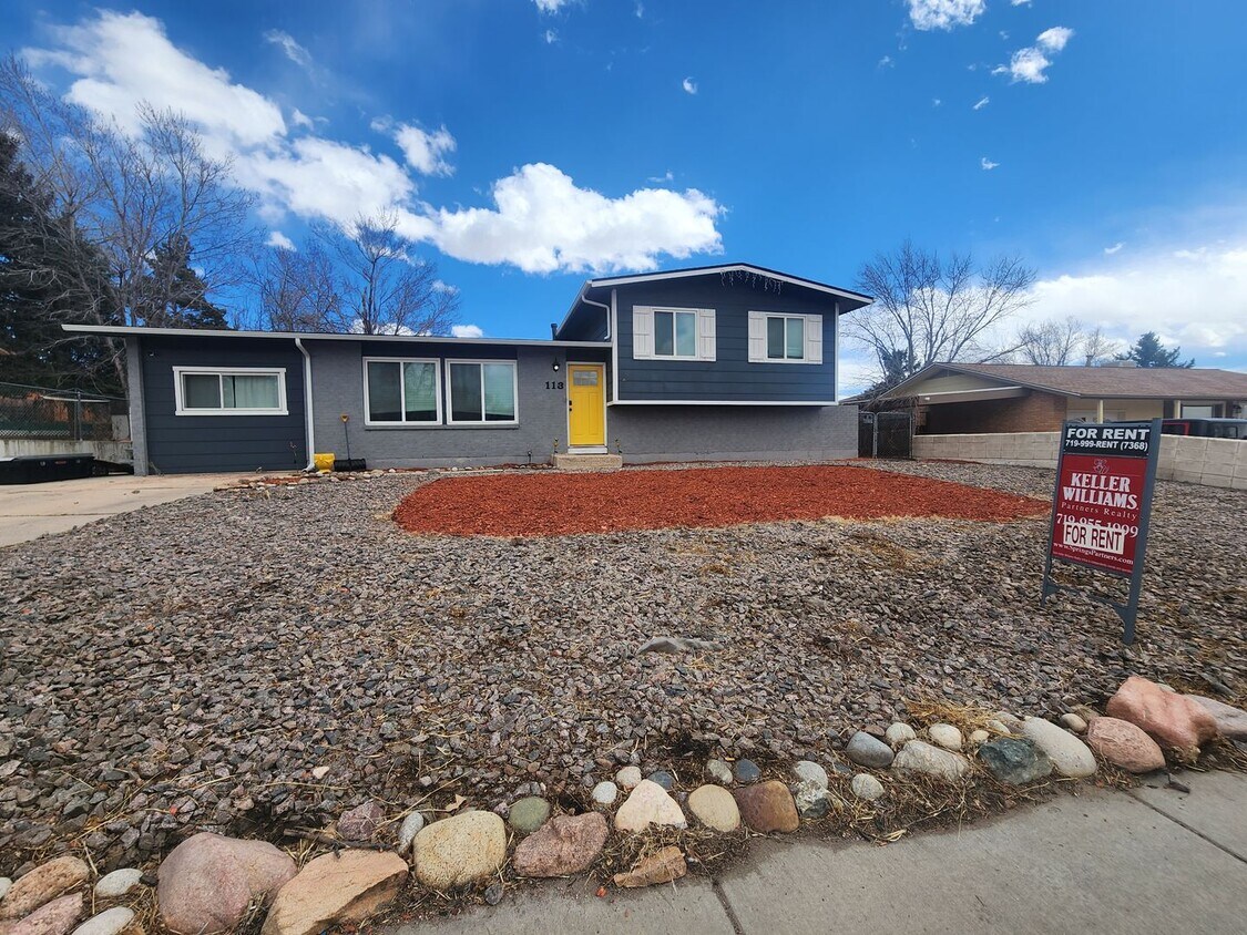 Primary Photo - Stunning 3 Bed 2 Bath
