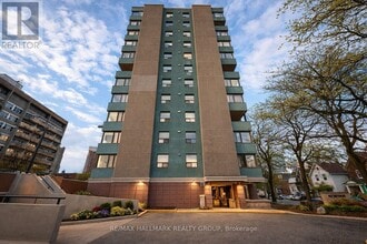 Building Photo - 40 Arthur St