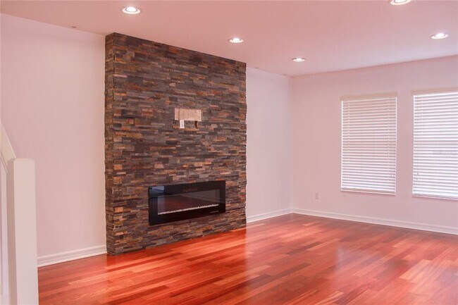 Building Photo - 2566 Aventurine St