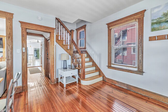 Foto del edificio - 12 East Ave