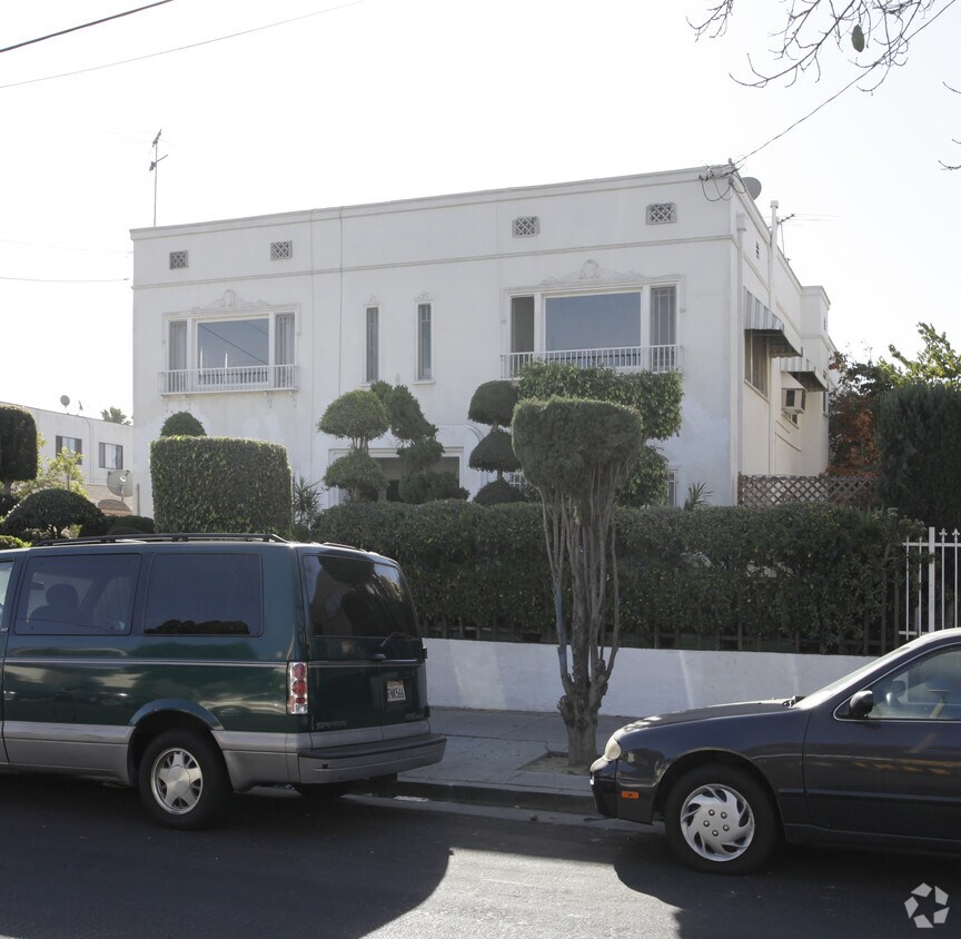 Foto del edificio - 4424-4428 1/2 Burns Ave