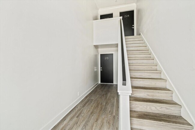 Building Photo - SPRINGHILL OAKS CONDOMINIUMS