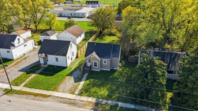 Building Photo - 149 W Lane Ave