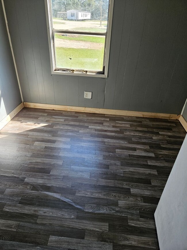 Building Photo - 2 bed 1 bath mobile home for rent $675