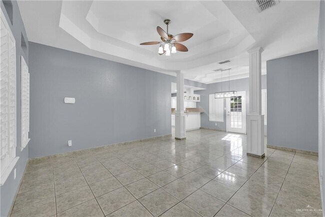 Foto del edificio - 7538 Camelot Dr