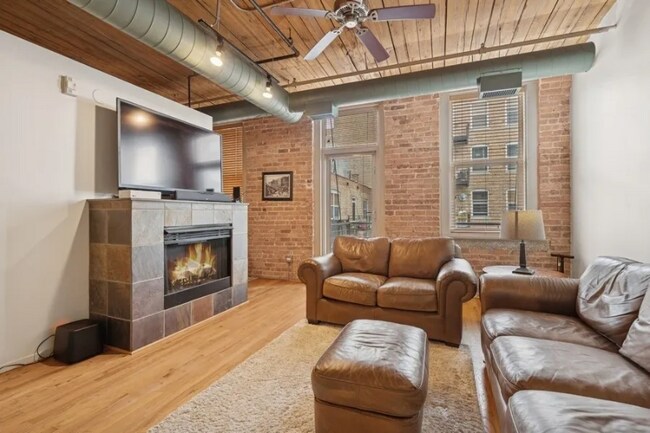 Foto del edificio - 420 S Clinton St