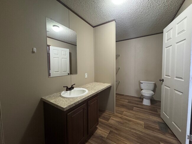 Foto del edificio - 4095 Geranium Ln