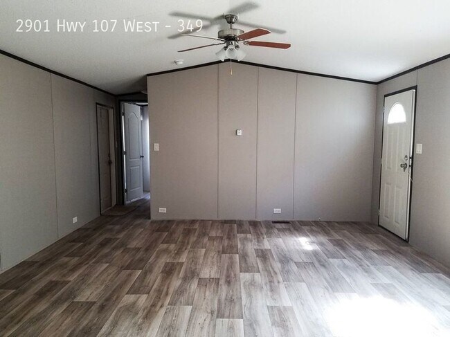 Building Photo - Move in today!