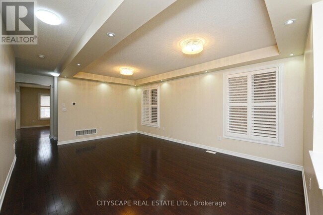 Building Photo - 32 Fallmeadow Cir