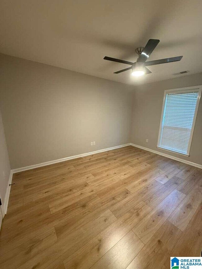 Foto del edificio - 1314 Moss Rose Ln