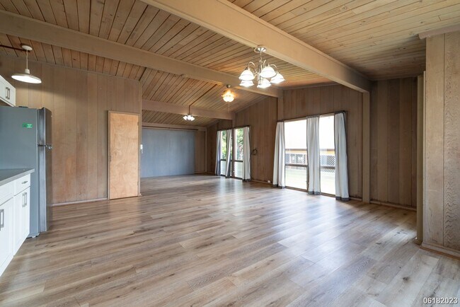Foto del edificio - Fully Renovated 3BR/2BA/2Car Garage in Pea...