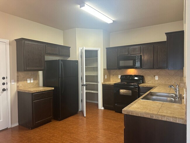Foto del edificio - Townhome for rent