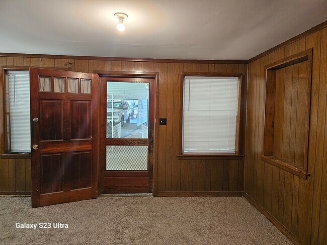 Building Photo - 440 Lake Dr
