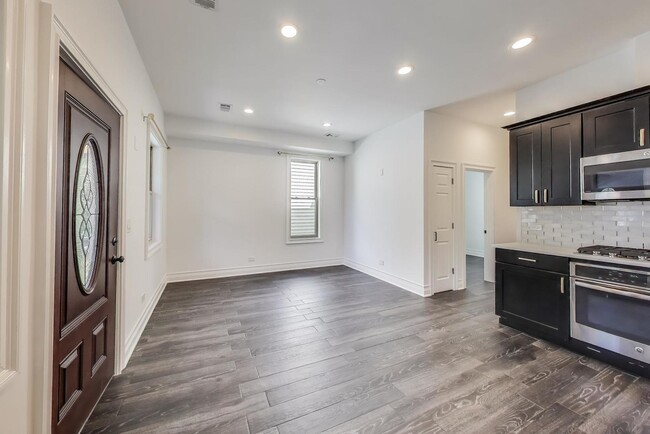 Building Photo - 3043 N Monticello Ave