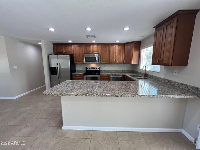 Building Photo - 4043 E Ludlow Dr