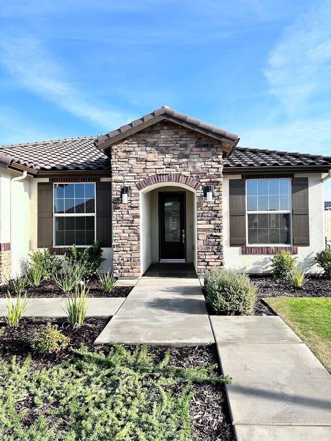 Foto del edificio - Newly Built 4-Bed Home