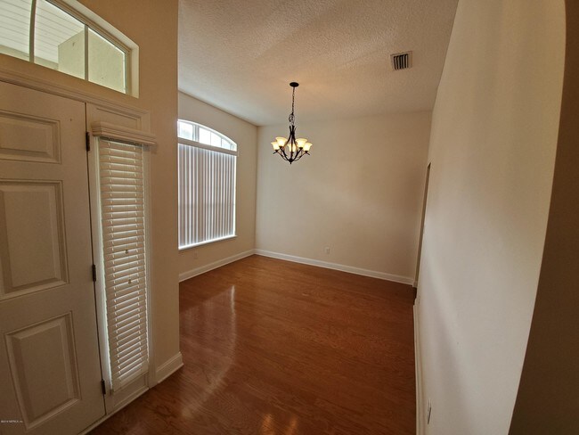 Foto del edificio - 1292 Paradise Pond Rd