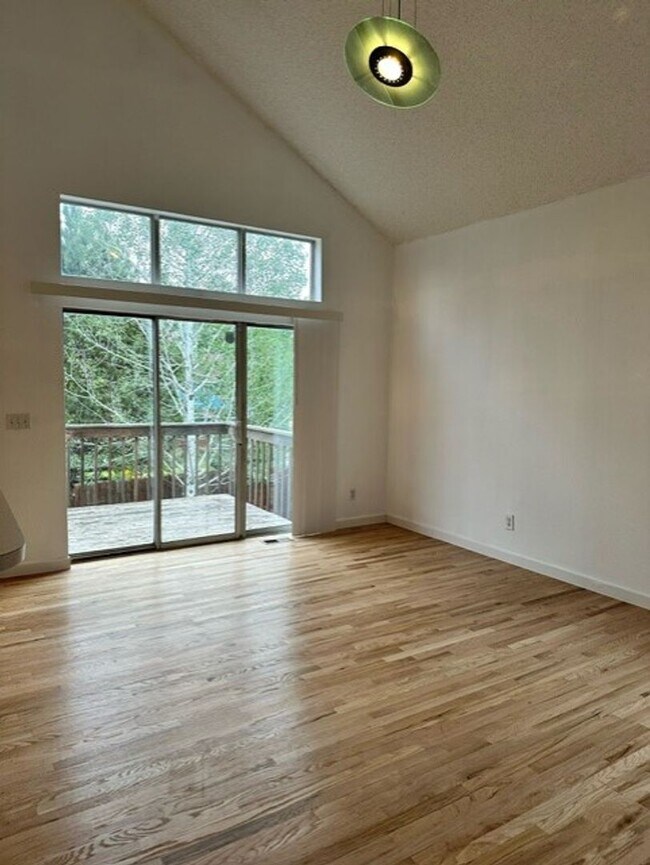Foto del edificio - 4 Bedroom Home in Thornton