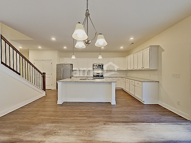 Building Photo - 432 Charity Ln