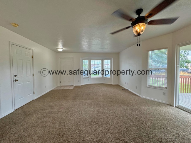 Building Photo - Cozy 2-Bedroom Home
