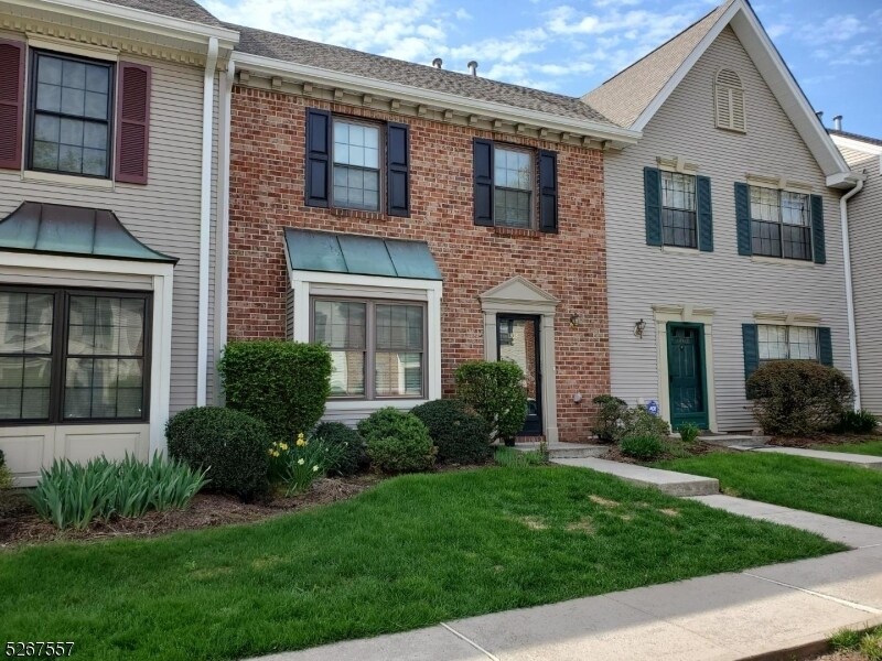 Foto principal - 303 Brokaw Ct