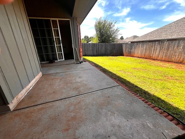 Foto del edificio - 715 E Forest Ct Ln