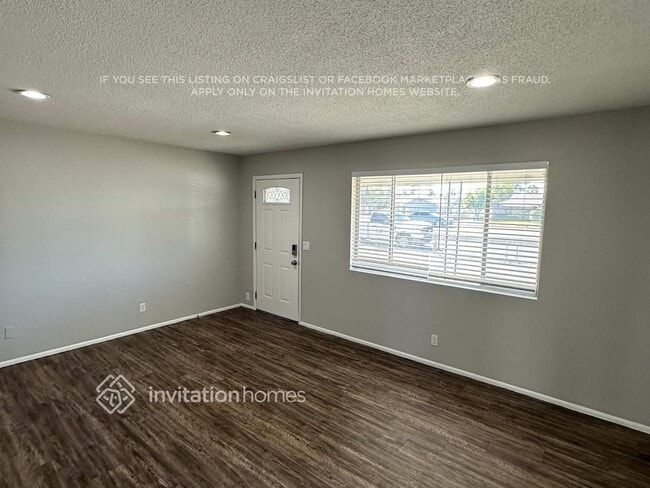 Building Photo - 3146 W Cactus Rd