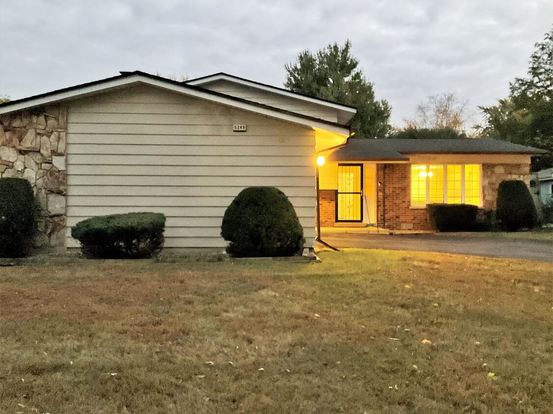Primary Photo - 5249 Imperial Dr