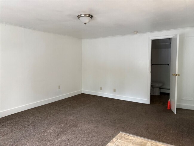 Foto del edificio - 10647 Pinewood Ave