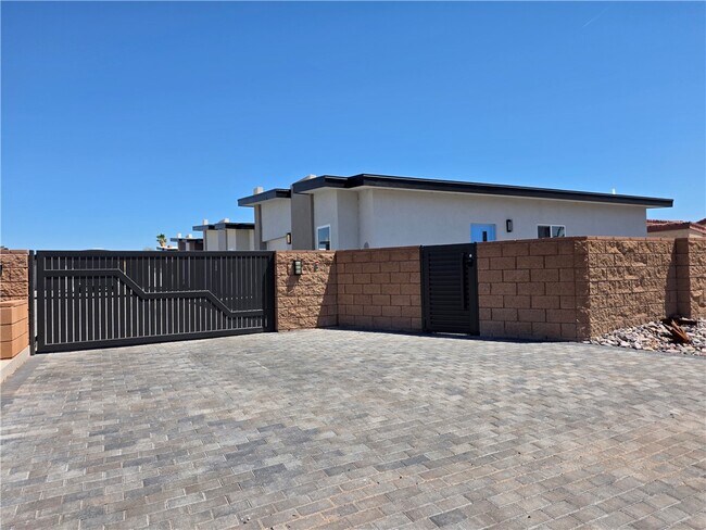 Foto del edificio - 370 Riverfront Dr