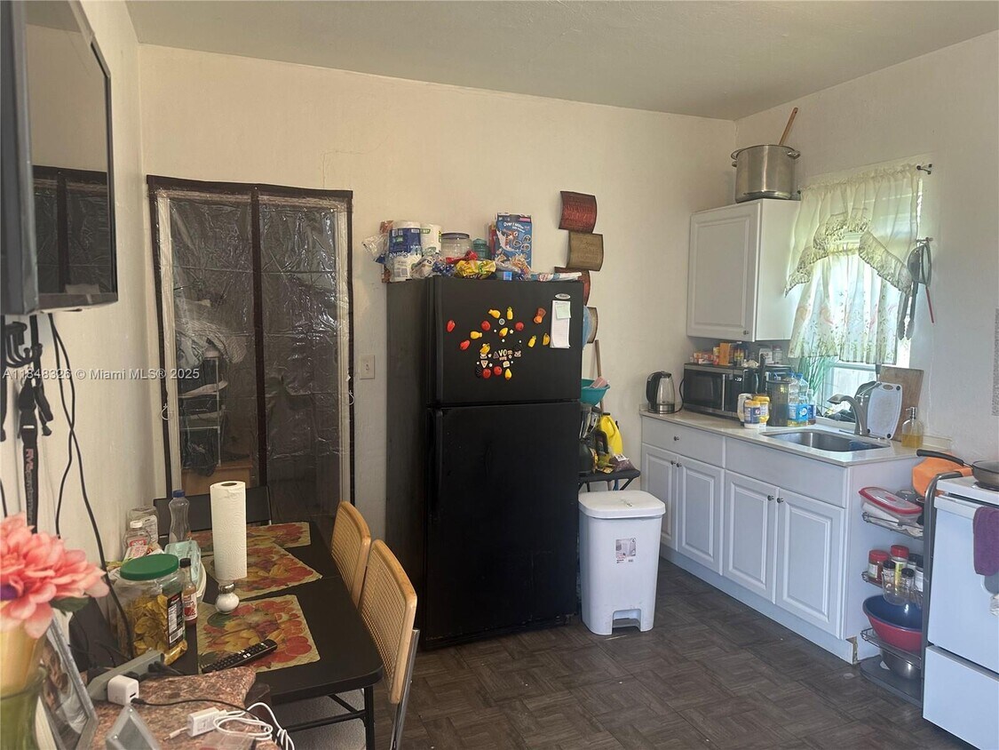 Foto principal - 2711 SW 14th St