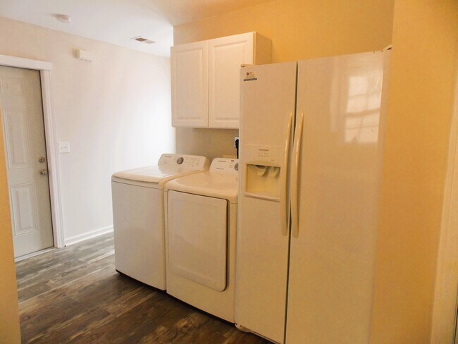 Foto del edificio - 221 Addison Cottage Way