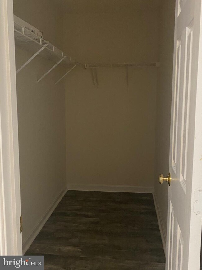 Building Photo - 11900 Hunting Ridge Dr